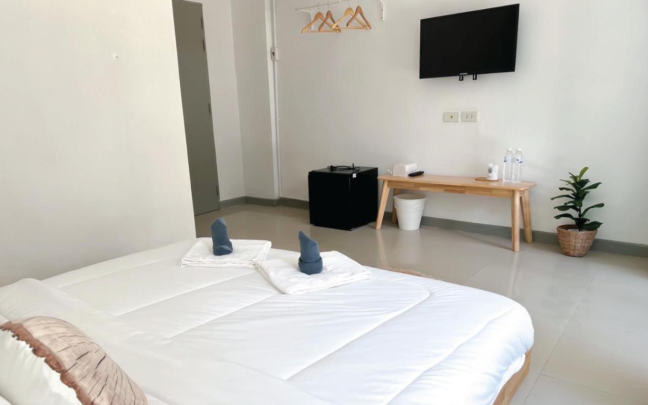 Отель Baobab Patong Экстерьер фото